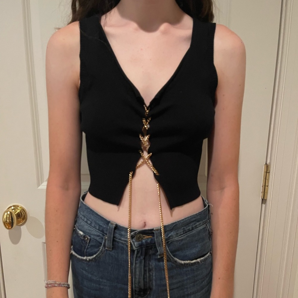 Black going out top with gold chain. Brand: Hera. Size: Medium